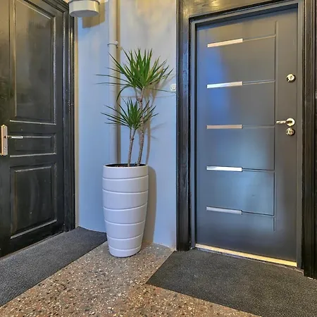 Collins Emerald Center Apartment *