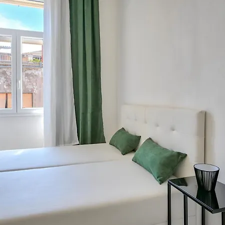 Apartament Collins Emerald Center *