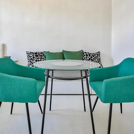 Collins Emerald Center Appartement *