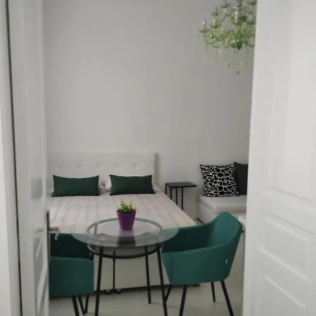 Collins Emerald Center Apartment *
