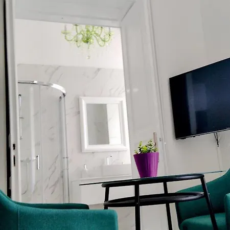 Apartament Collins Emerald Center *