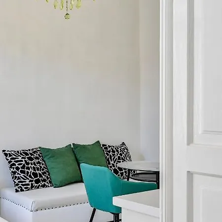 Apartment Collins Emerald Center *