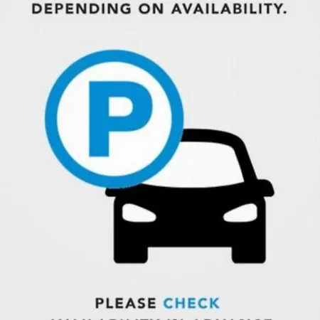 Collins Emerald Center アパート *