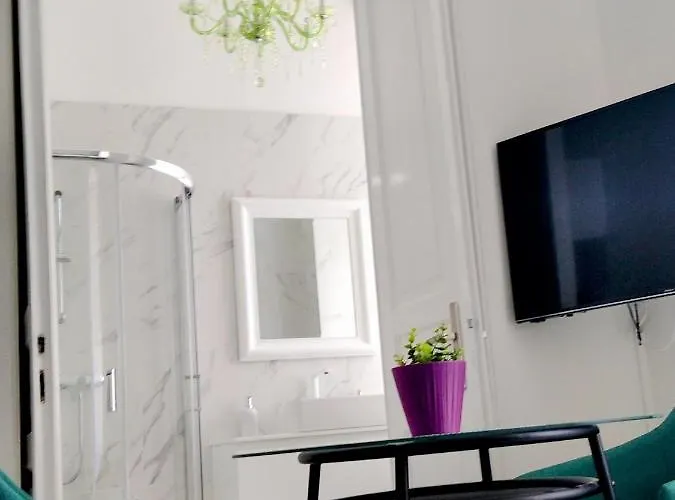 Apartman Collins Emerald Center *